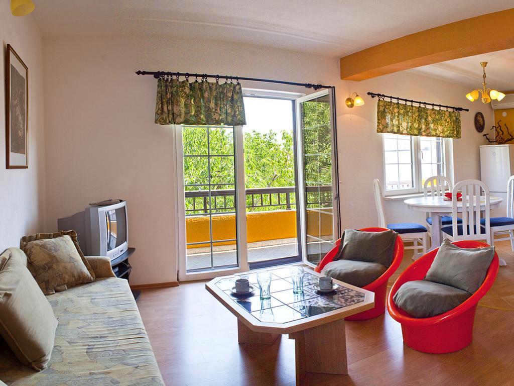 Apartments Villa Annika Слатине Номер фото