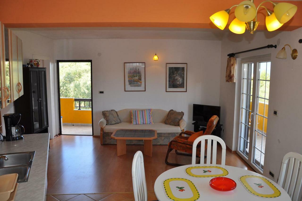 Apartments Villa Annika Слатине Екстер'єр фото